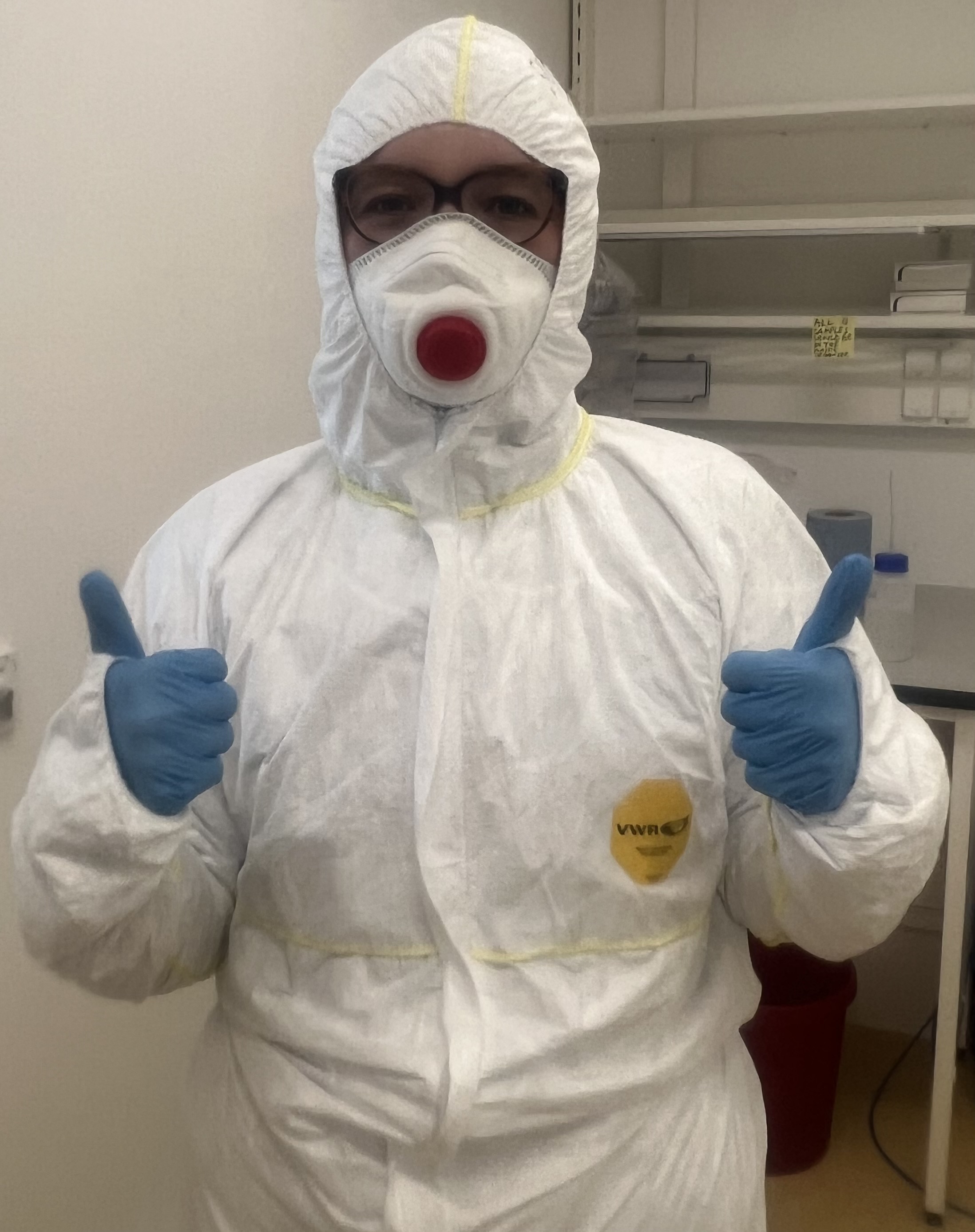 Alexandra Raimo working in the aDNA lab.